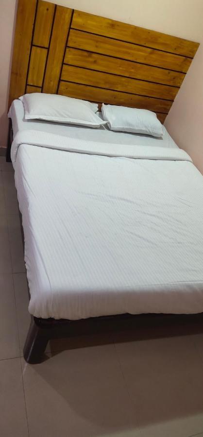 J J Residency Hotel ปอนดิเชอรี ภายนอก รูปภาพ