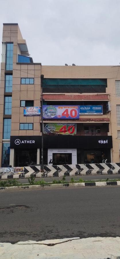 J J Residency Hotel ปอนดิเชอรี ภายนอก รูปภาพ