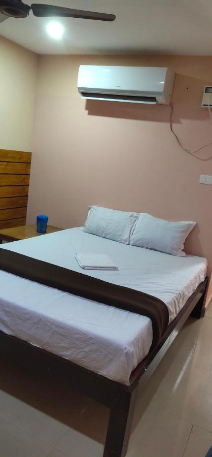 J J Residency Hotel ปอนดิเชอรี ภายนอก รูปภาพ
