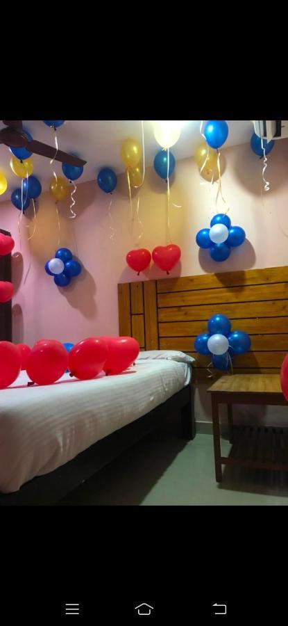 J J Residency Hotel ปอนดิเชอรี ภายนอก รูปภาพ